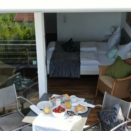 Ferienwohnungen Der Loewen Hagnau am Bodensee Exterior foto